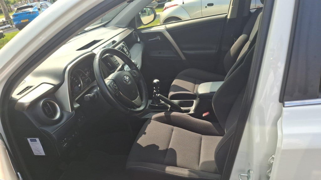 Toyota Rav4 2.0 aspiration 4wd | nieuw binnen | eerste eigenaar | 2.000 kil