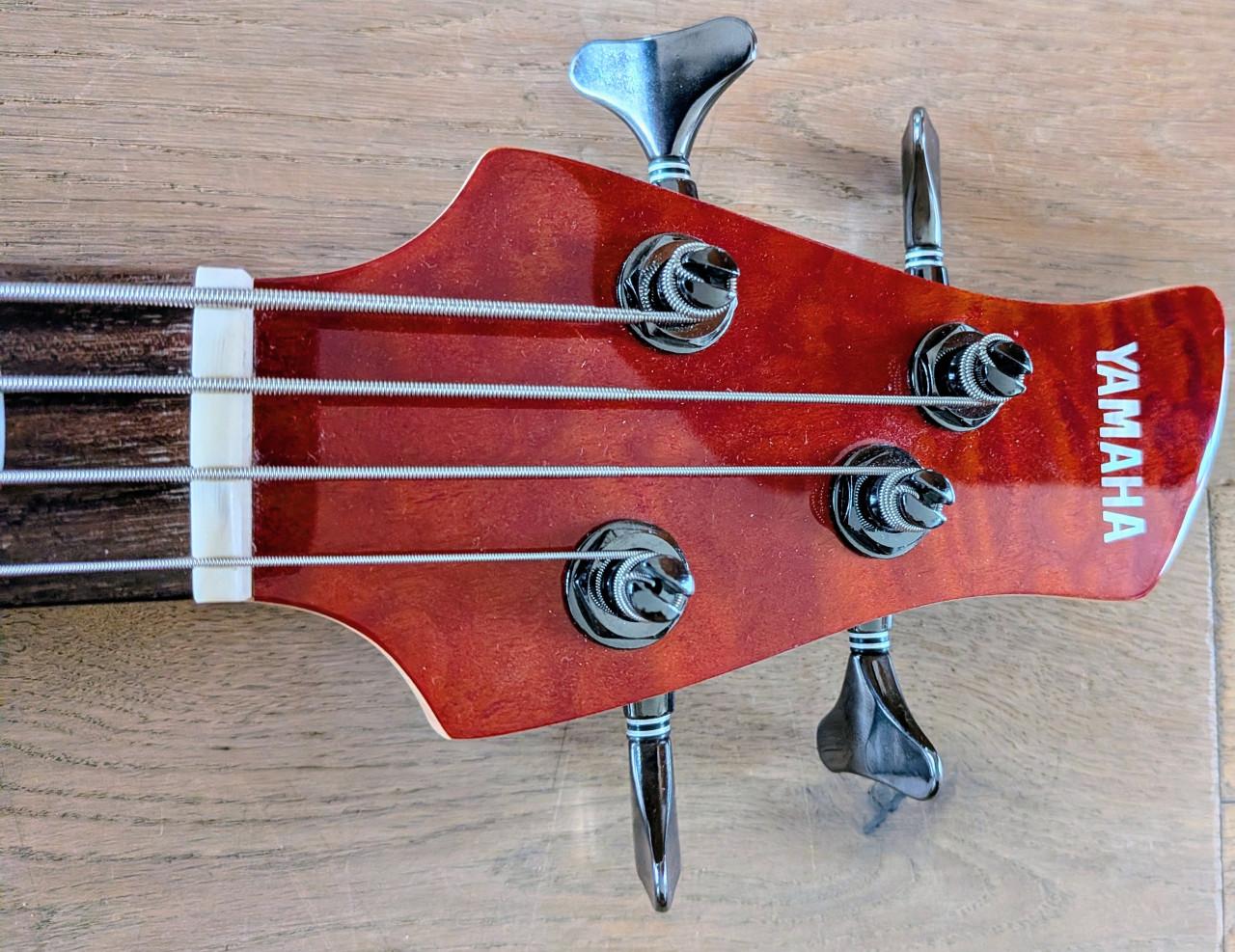 Professionele Yamaha TRB 1004j basgitaar