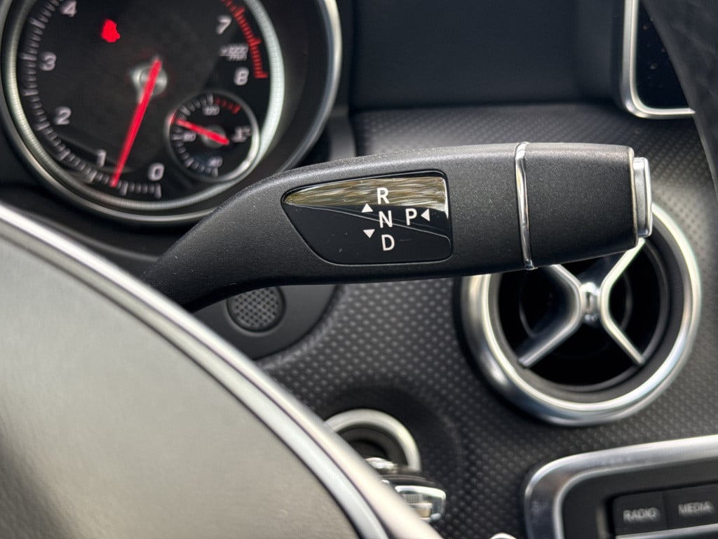 Mercedes-Benz A-Klasse 180 amg night edition plus | h&k | carplay | leder |