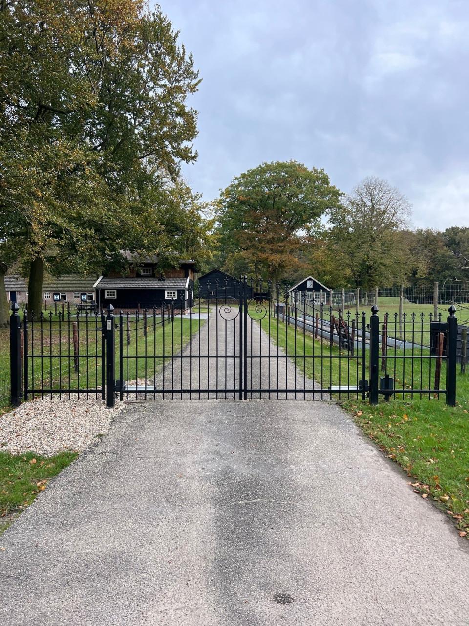 Automatische Inrijpoorten / schuifpoorten alles op maat gemaakt.