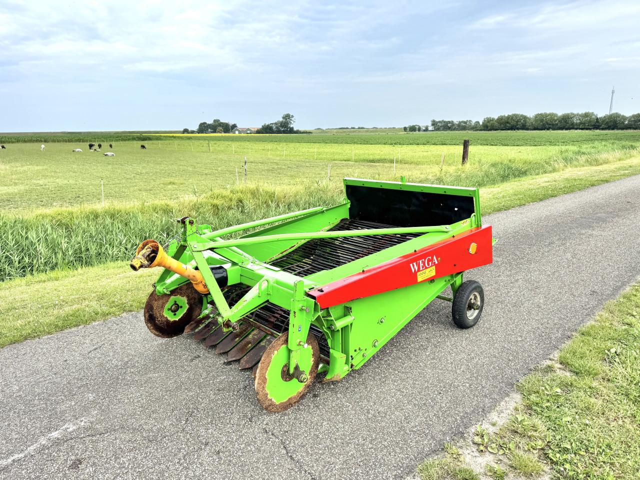 Unia Wega 1400 voorraadrooier