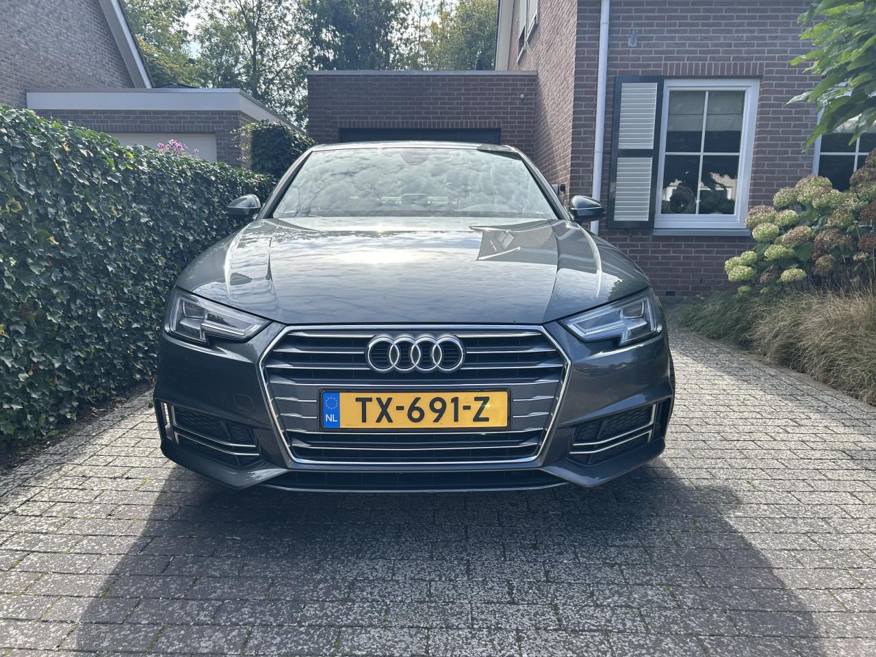 Audi A4 TSFI s-line, antraciet grijs