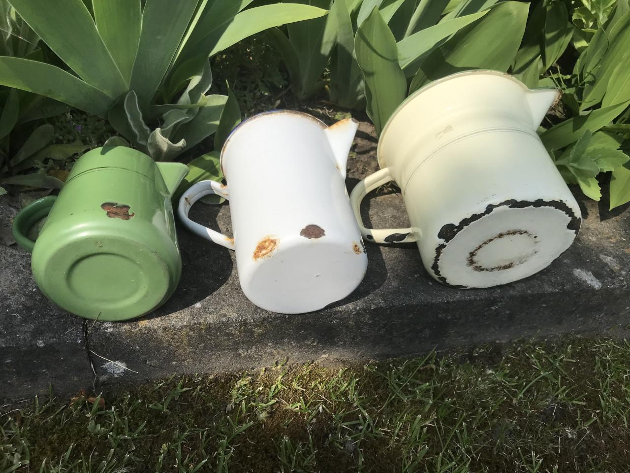 Emaille melk- / maatkannetjes (3 stuks)