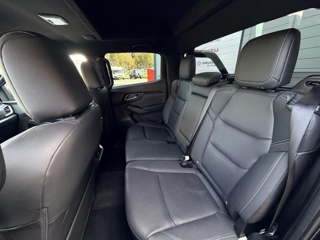 Isuzu D-max 1.9 double cab lang v-cross | radio | camera | bescherm coating