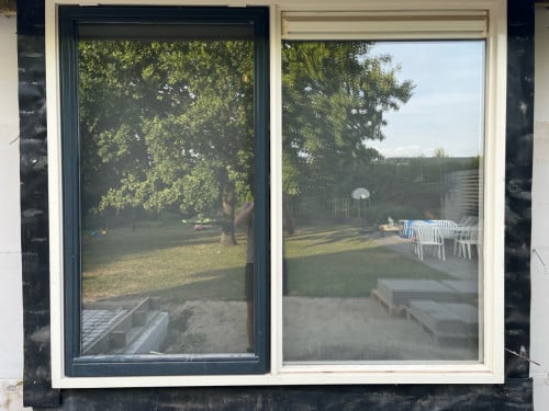 Hardhouten kozijnen met dubbel glas