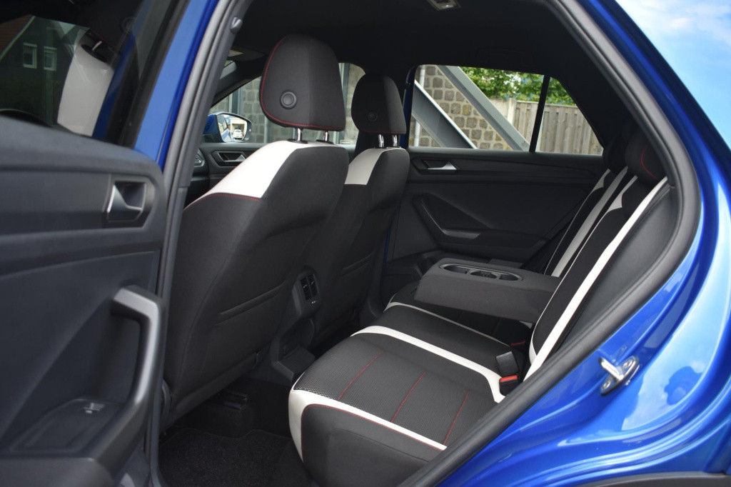 Volkswagen T-roc 1.0 tsi sport | virtual cockpit | trekhaak | camera | nap 