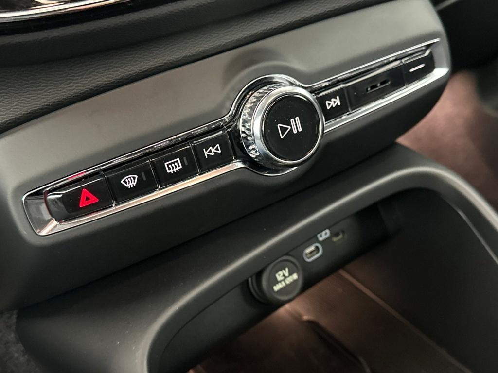 Volvo Ec40 extended range plus dark