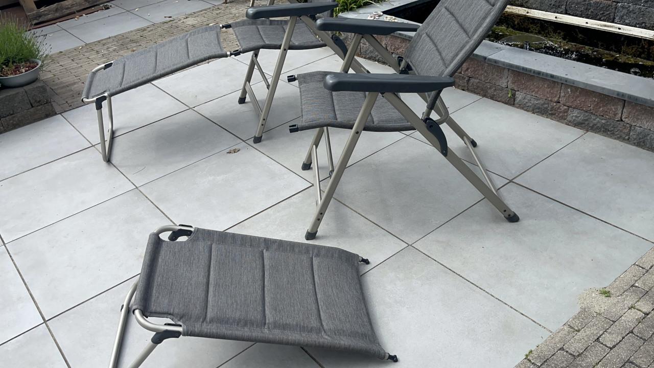 2 Campingstoelen met voetenbank