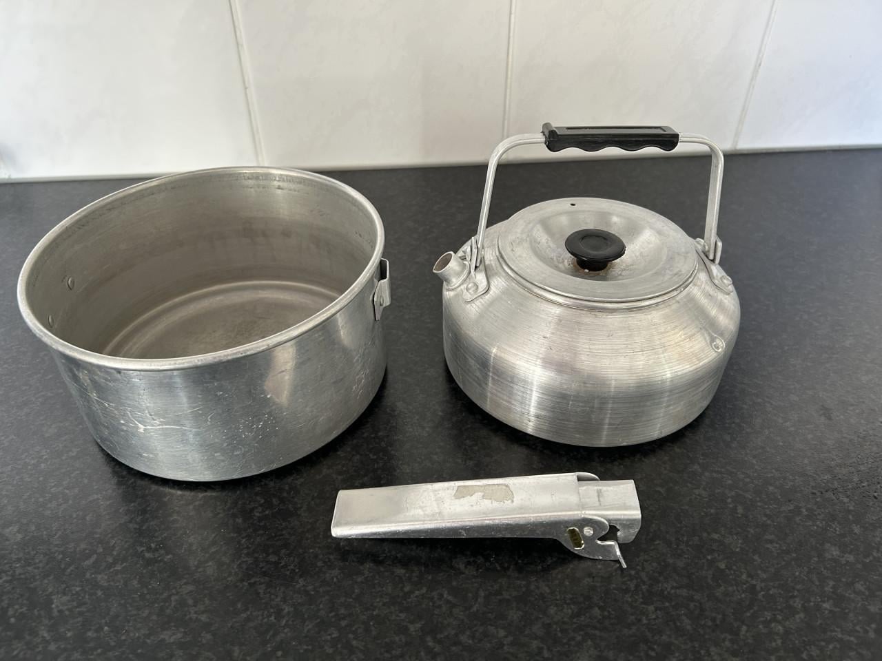 Aluminium waterketeltje + pannetje met knijper