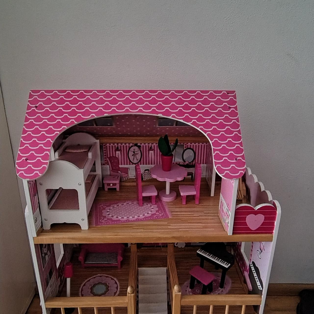 Groot poppenhuis met accessoires