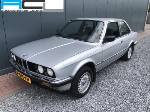BMW 3-serie 318i 90pk sedan e30
