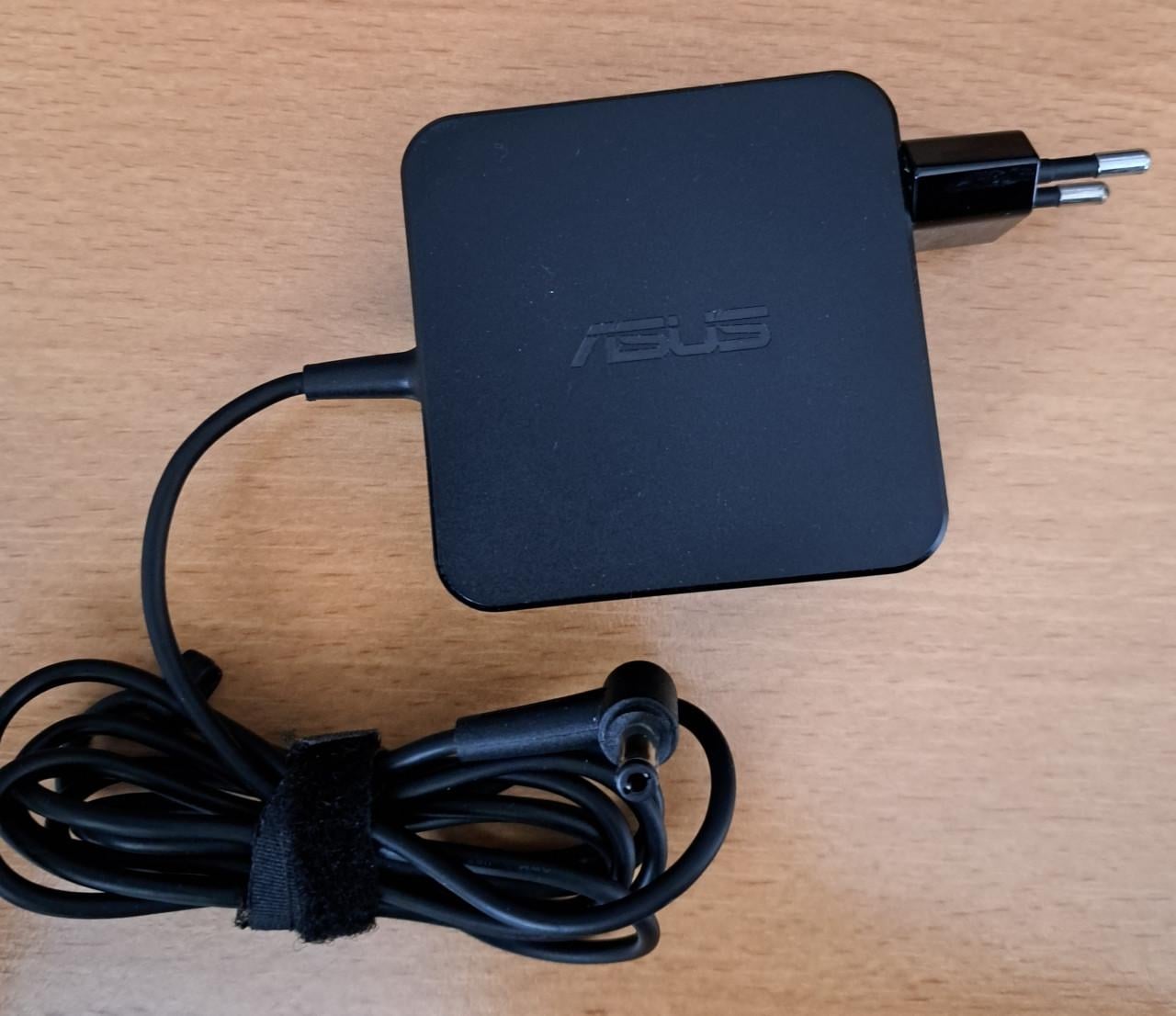 ASUS AC-ADAPTER - Model ADP-65DW C - 19V - 3,42A