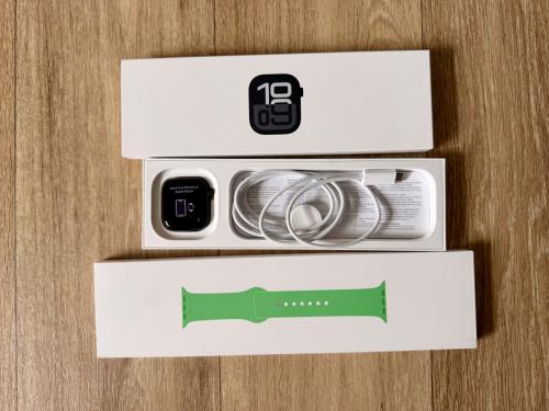 Apple Watch Series 10 42mm Jet Black + nieuw bandje