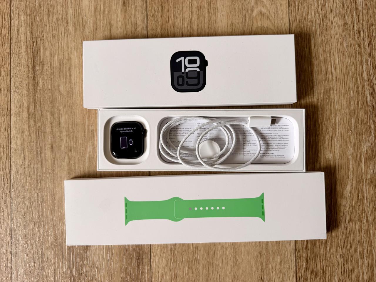 Apple Watch Series 10 42mm Jet Black + nieuw bandje