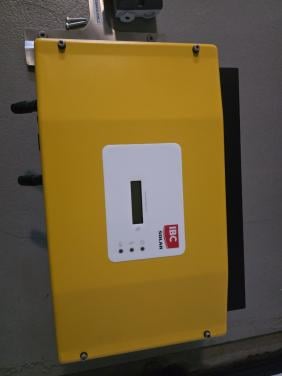 Twee omvormers voor zonnepanelen