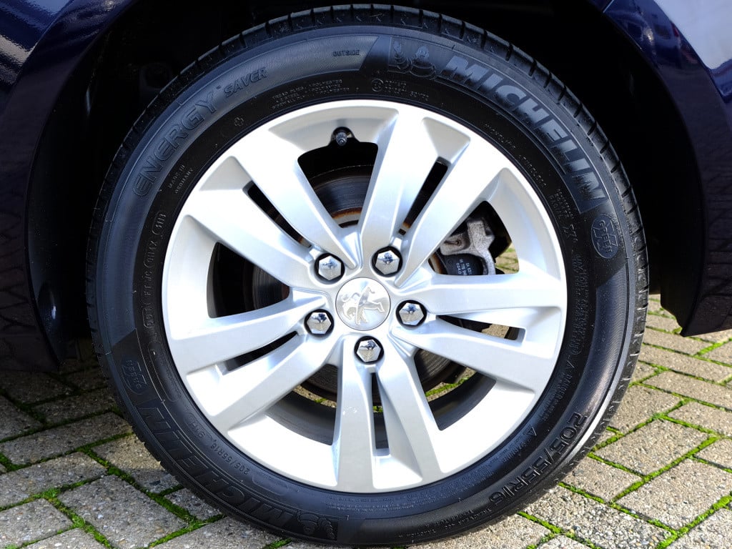 Peugeot 308 1.2 puretech 110pk blue lease | cruise control | airco | naviga