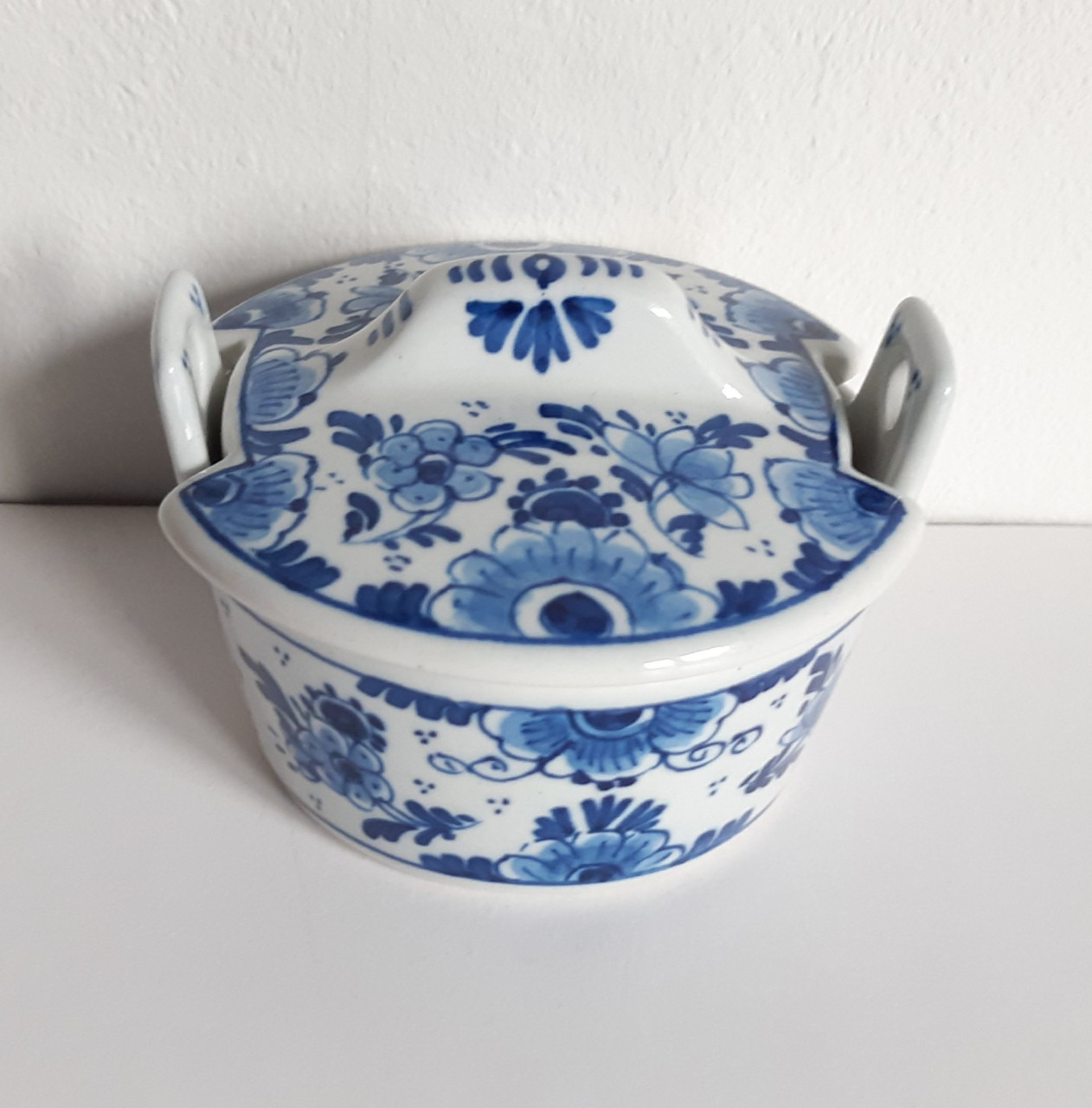 Royal Delft de Koninklijke Porceleyne Fles kleine boterpot, handbeschilderd