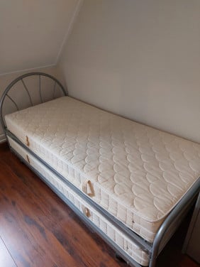 Bed met onderschuifbed
