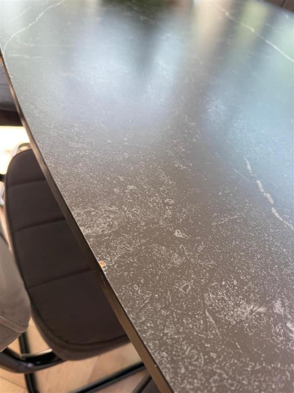 Eetkamer tafel en stoelen