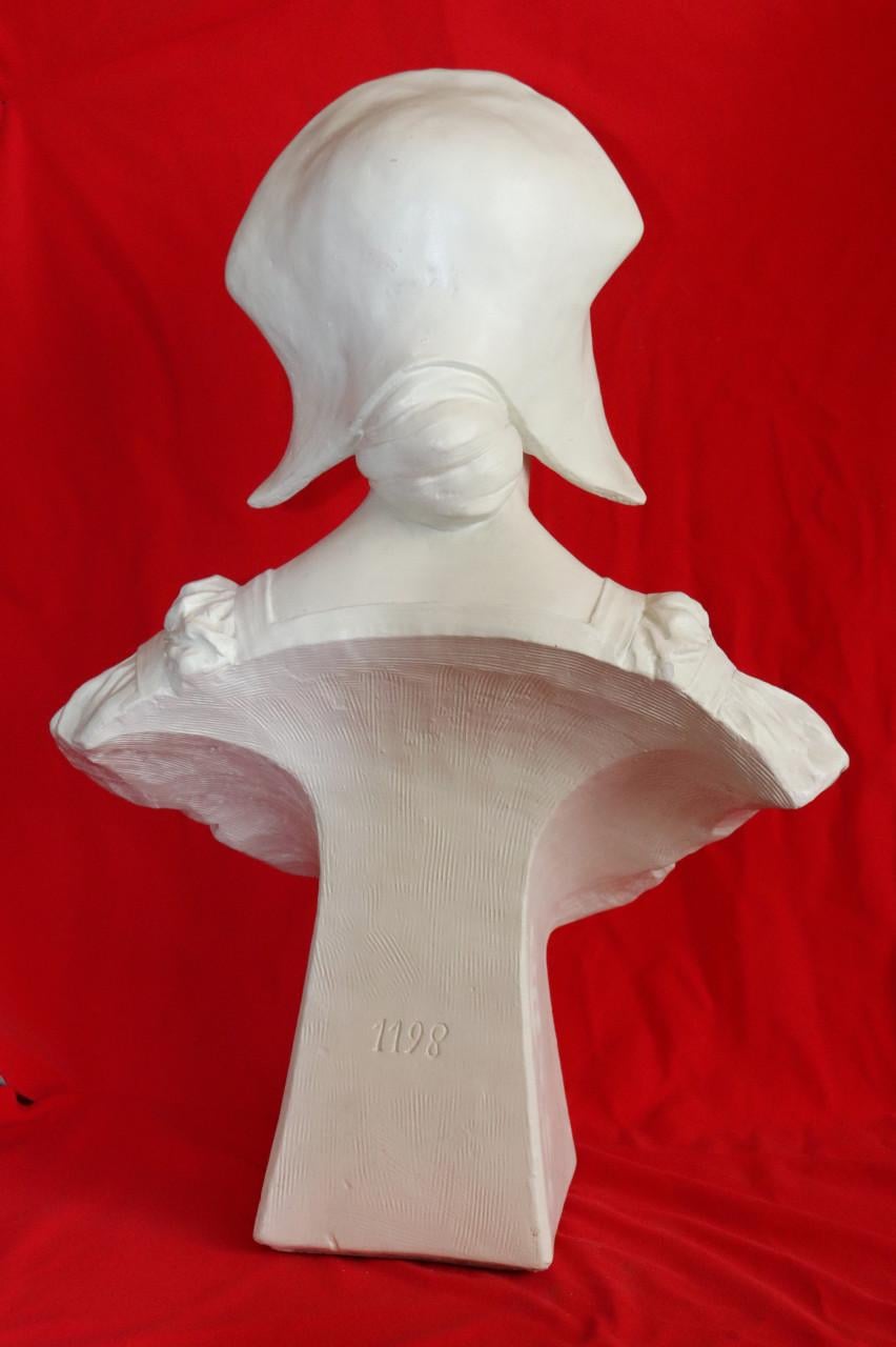 Antiek Vrouwenbeeld 65 cm  hoog