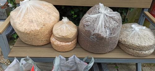 Hout zaagsel, schaaf resten, pellets - gratis