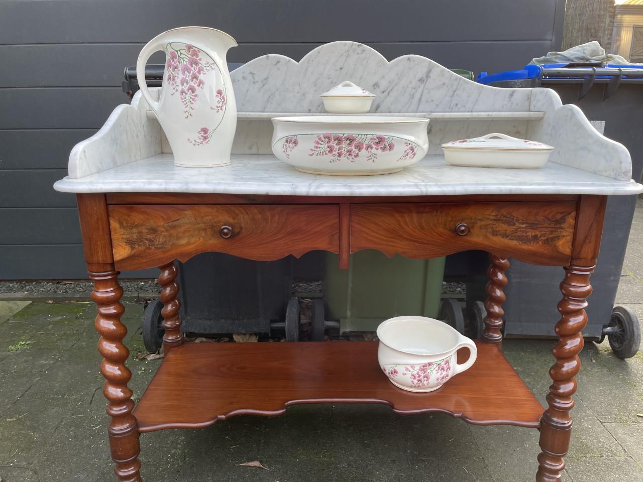 Antiek Wasmeubel met lampetset