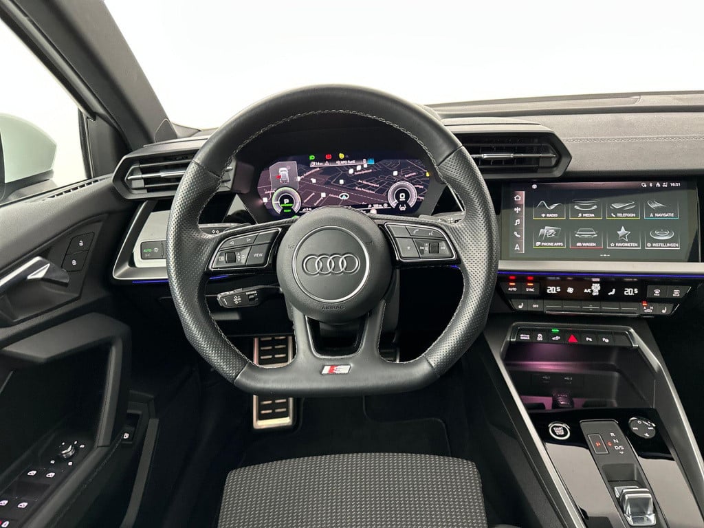 Audi A3 sportback 40 tfsi e s-line pano sfeer acc camera