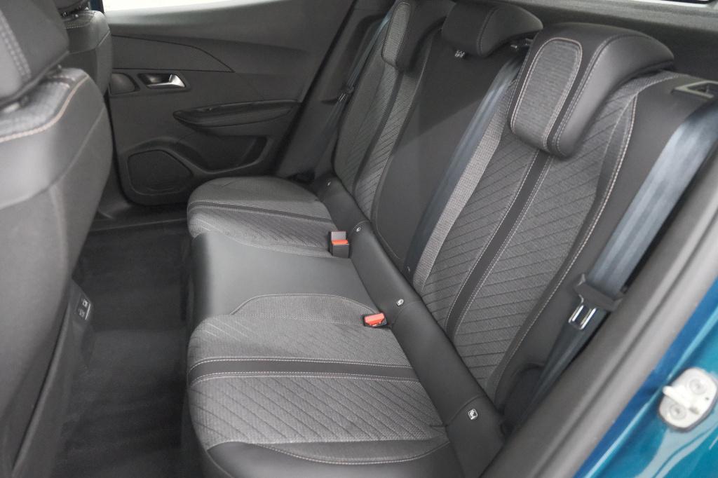 Peugeot 2008 1.2 hybrid 145 allure | apple carplay | climate control | park