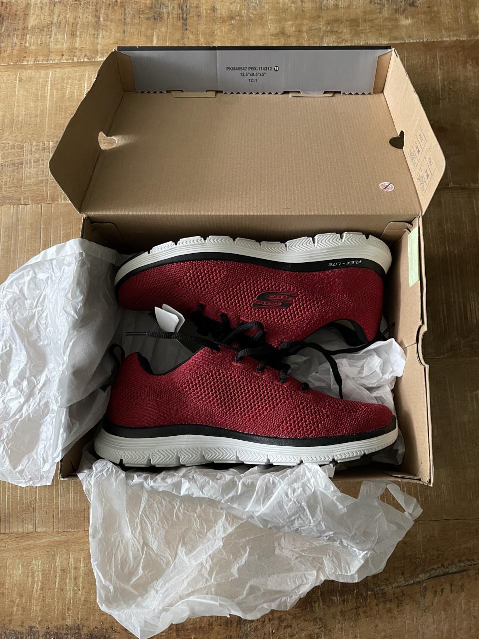 Nieuwe rode skechers