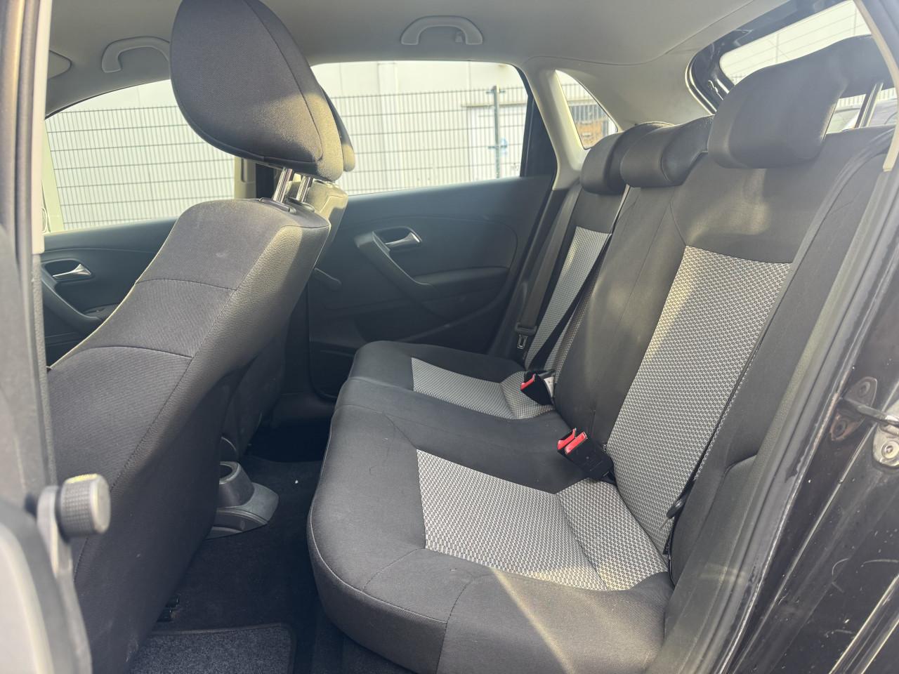 Volkswagen Polo 1.2 6V 44KW 5DRS 2010 Zwart Airco Apk Navi