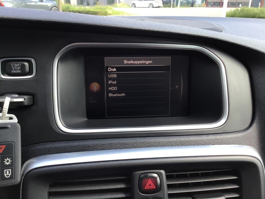 Volvo V40 t3 153pk aut6 polar+ sport| panodak| camera| trekhgaak| h&k soun