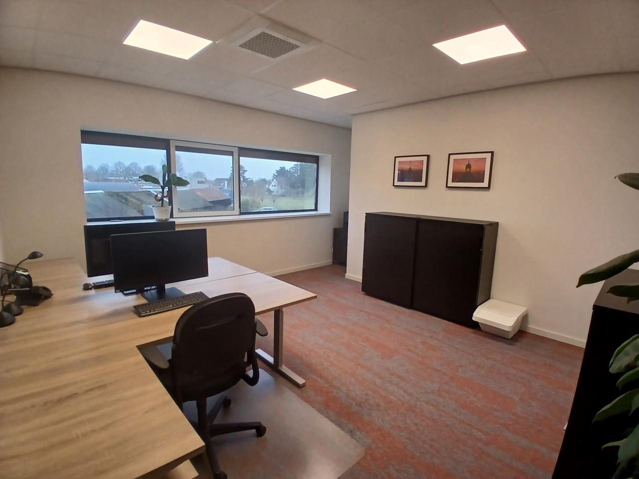 TE HUUR | Kantoorkamer + vergaderruimte in Middelburg (€ 699,- all in)