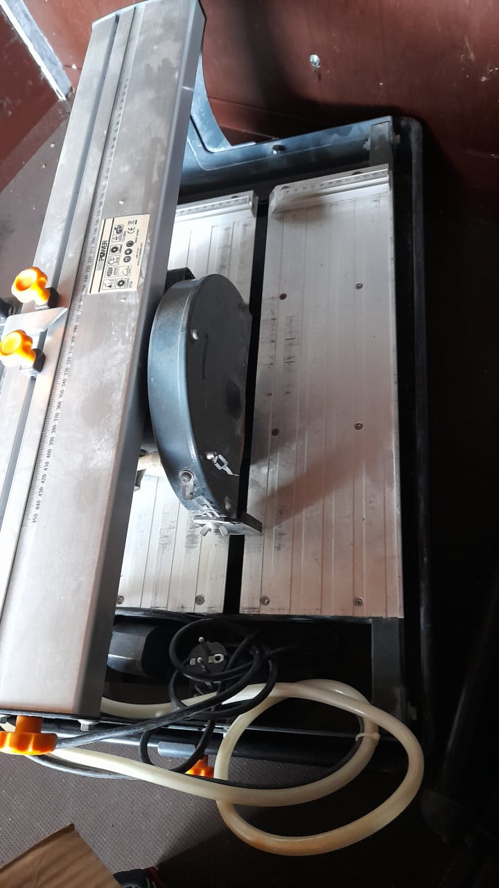 Tegelzaagmachine watergekoeld