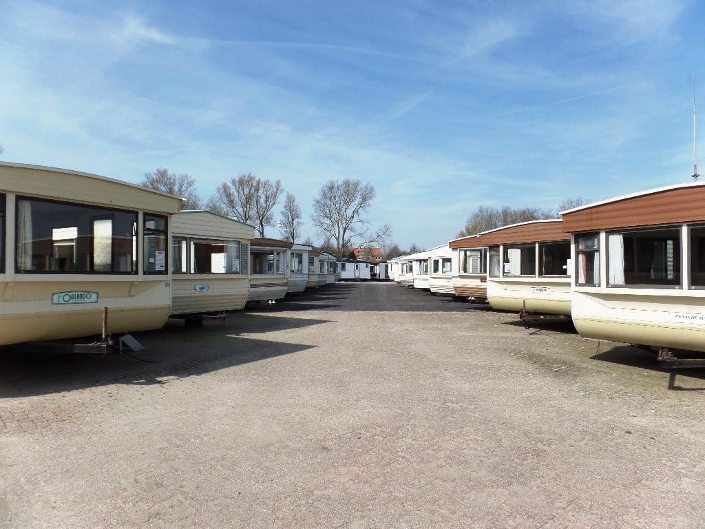 Diverse modellen ATLAS stacaravans met 2 of 3 slaapkamers tot 8 personen