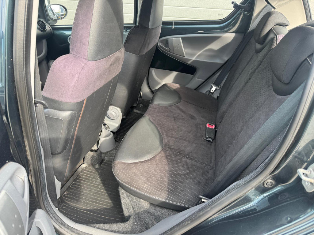 Toyota Aygo 1.0-12v aspiration green navigator