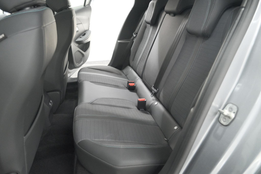 Peugeot 208 puretech 100 allure | camera | navigatie | apple carplay | park