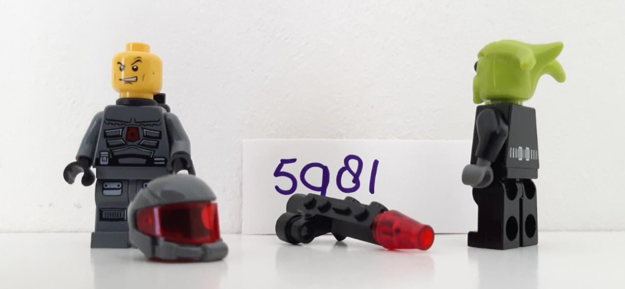 LEGO Space Police Raid VPR 5981: met Space Police Commendant en Rench alien