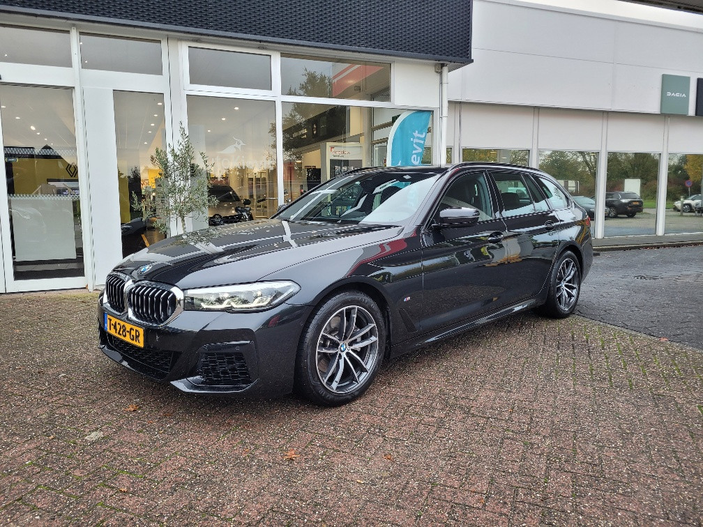 BMW 5 Serie touring 520i m-sport business edition plus - camera / trekhaak