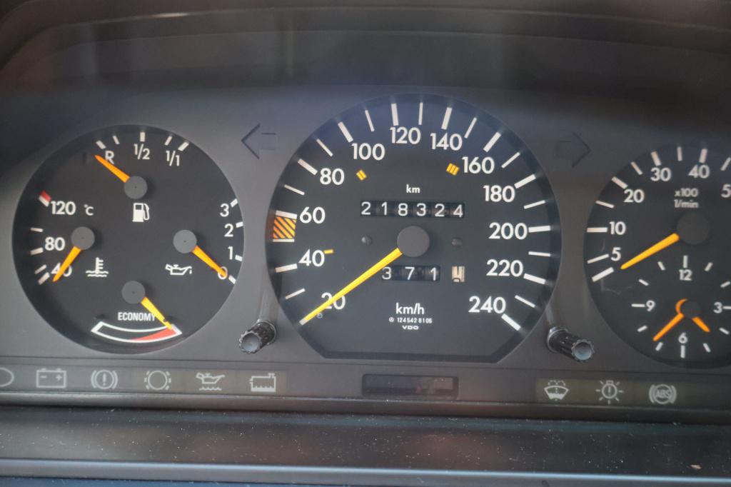 Mercedes-Benz 200 200-500 (w124) 260 e l 6 cilinder l nederlandse auto l bo