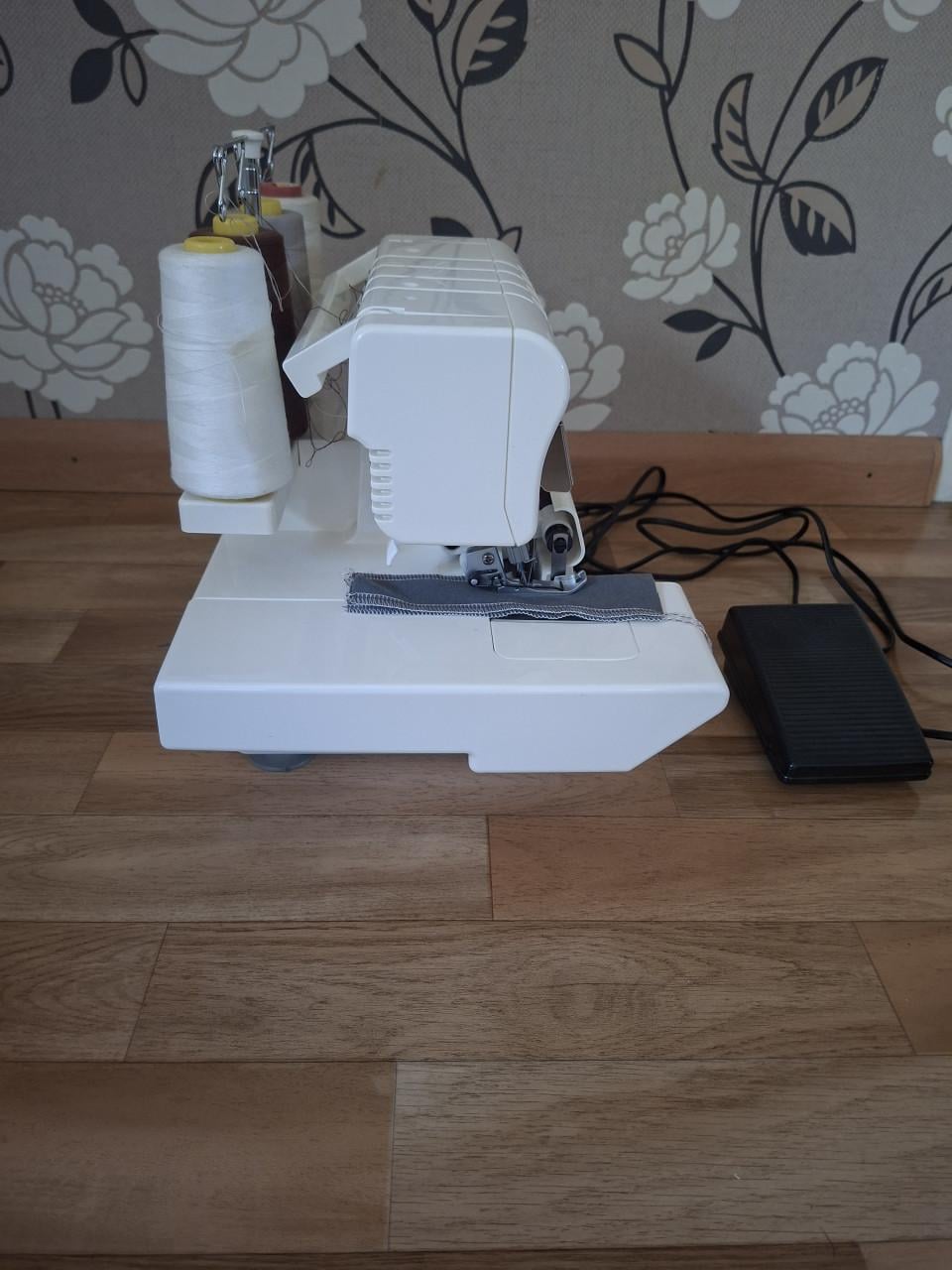 Singer overlockmachine 14sh654  naaimachine
