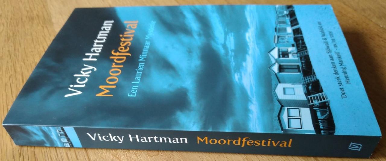 Moordfestival (een Laurien Minnaar Mysterie) - Vicky Hartman