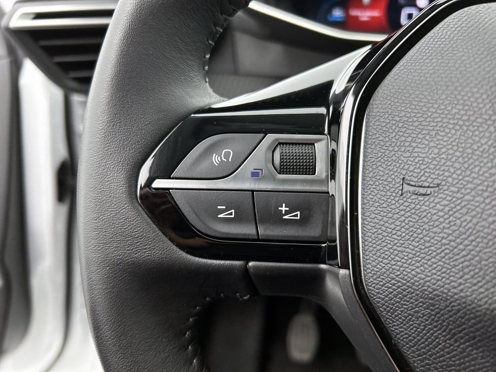 Peugeot 208 100 pk allure | rijklaar | navi | camera achter |