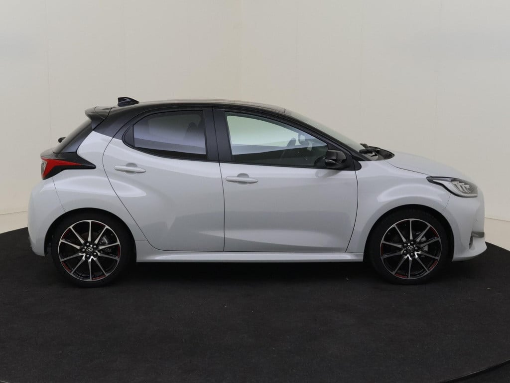Toyota Yaris 1.5 hybrid 130 gr sport