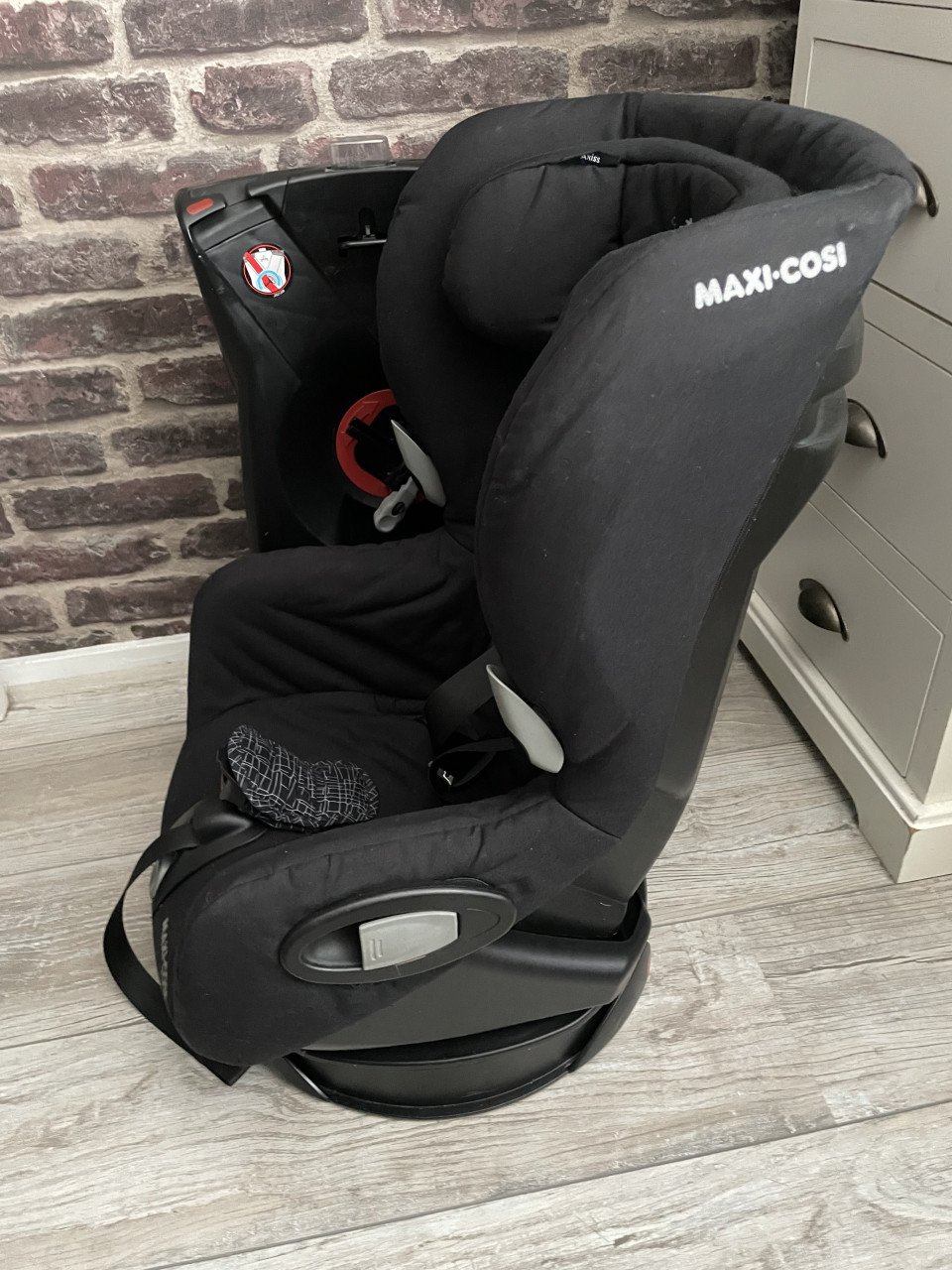 Maxi-Cosi Axiss kinderautostoeltje draait 90°