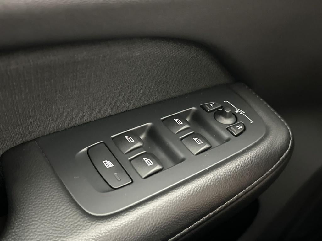 Volvo V60 t6 398pk recharge r-design| camera| trekhaak| stoel+stuur.verw|