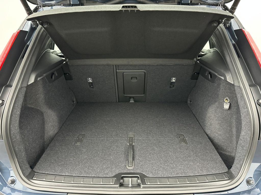 Volvo XC40 b4 plus black edition