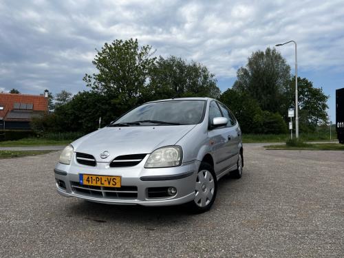 Nissan Almera Tino