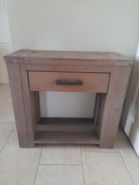 Side table 84 x 36 x 78H (in goede staat )