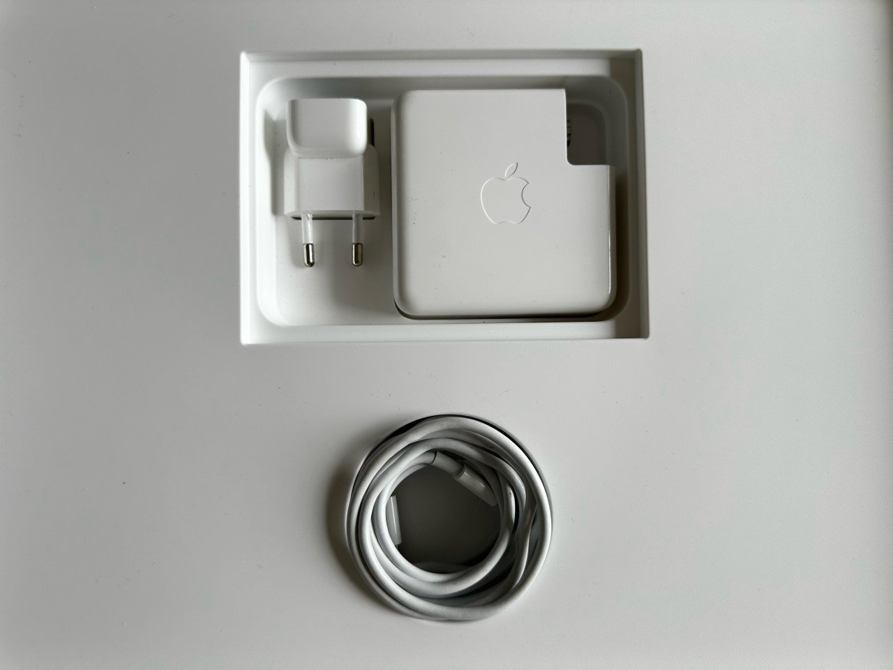 Apple MacBook Pro - 2.2ghz 6-core i7 - 16gb