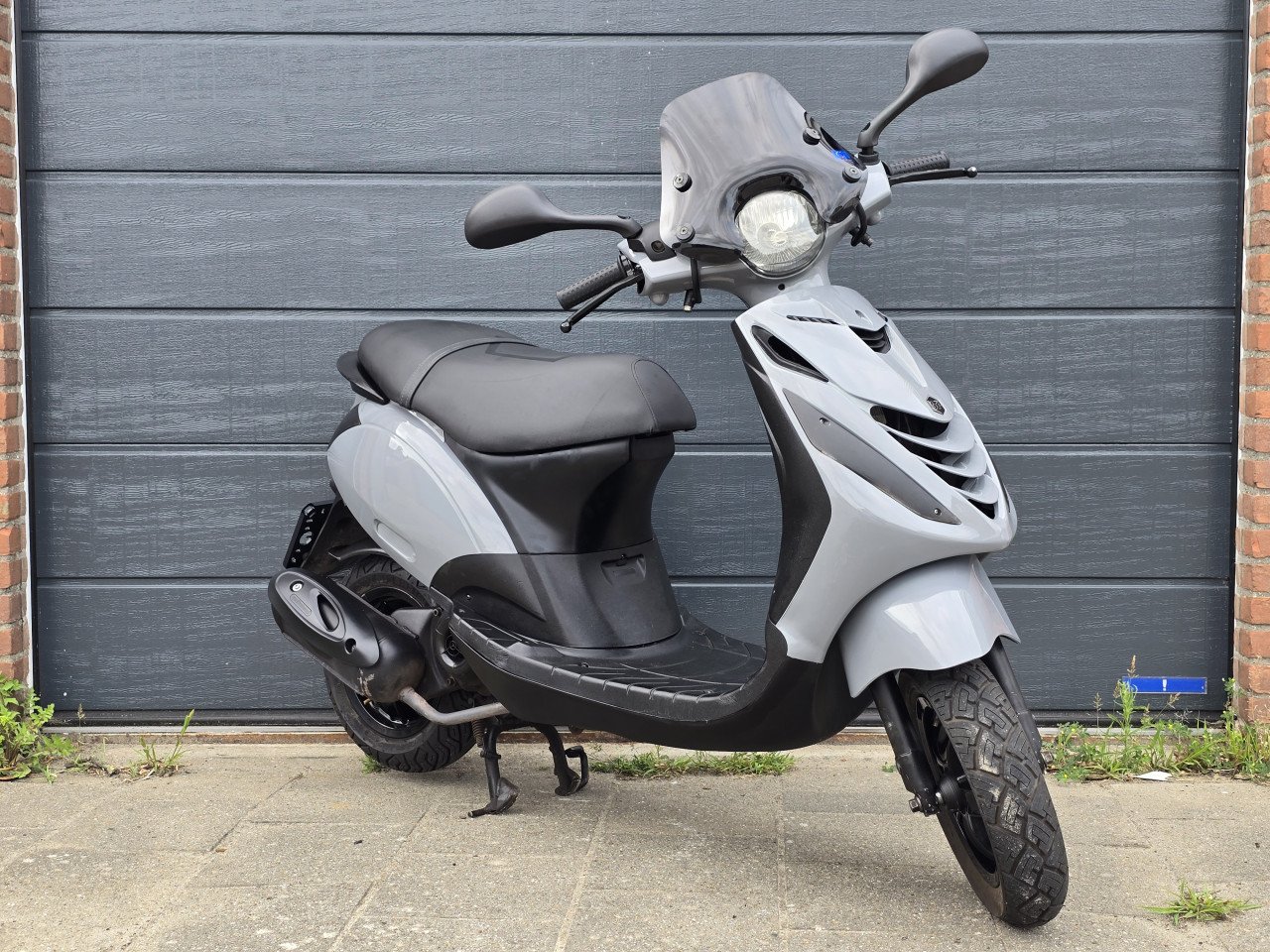 Piaggio Zip 80cc, als nieuw, geel kenteken.